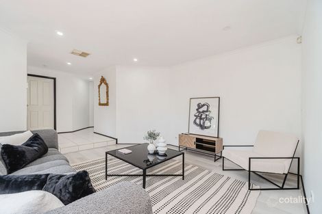 Property photo of 33 Masters Circuit Roxburgh Park VIC 3064