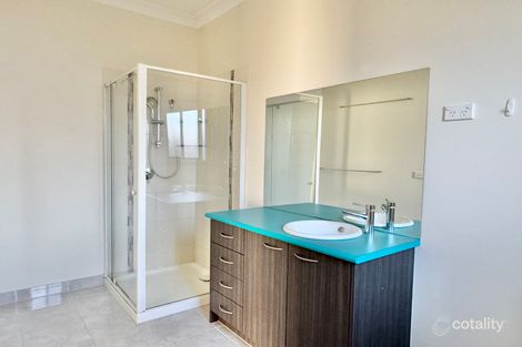 Property photo of 40 Grovedale Way Manor Lakes VIC 3024