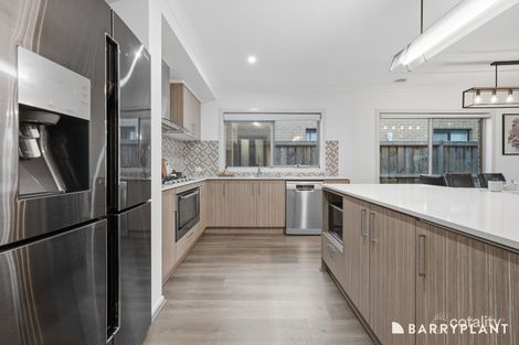 Property photo of 19 Verve Circuit Cranbourne West VIC 3977