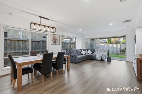 Property photo of 19 Verve Circuit Cranbourne West VIC 3977