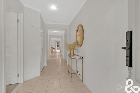 Property photo of 21 Tennyson Circuit Mill Park VIC 3082