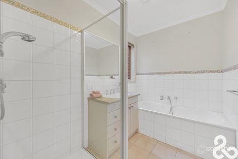 Property photo of 21 Tennyson Circuit Mill Park VIC 3082
