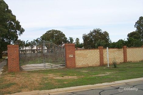 26 Winston Cres, Viveash, WA 6056