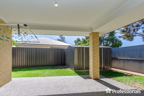 Property photo of 8 Seine Mews Champion Lakes WA 6111