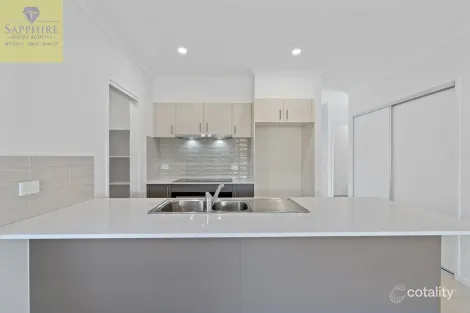 Property photo of 7 Azalea Circuit Deebing Heights QLD 4306