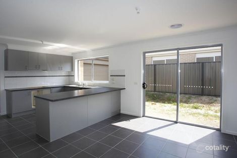 Property photo of 35 Sienna Way Pakenham VIC 3810