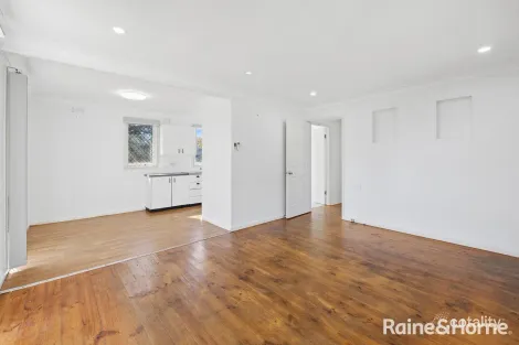Property photo of 33 Cottonwood Crescent Macquarie Fields NSW 2564
