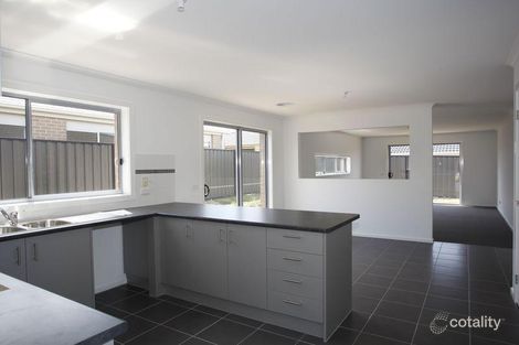 Property photo of 35 Sienna Way Pakenham VIC 3810