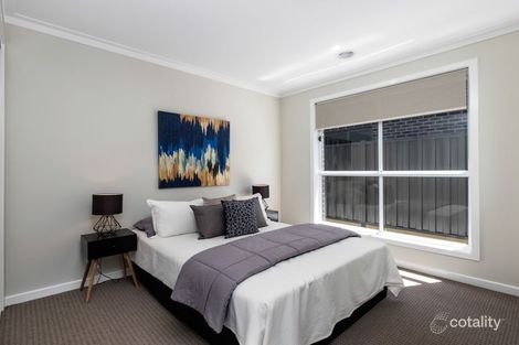 Property photo of 32 Dawnview Crescent Roxburgh Park VIC 3064