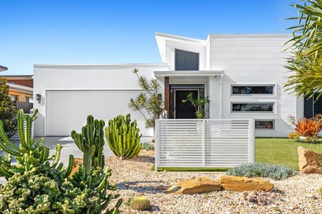 Property photo of 18 Tamarama Drive Kingscliff NSW 2487