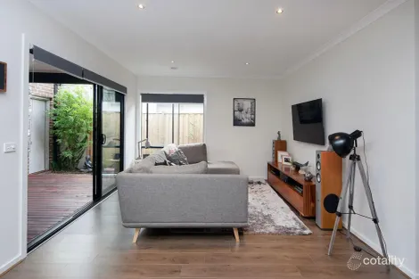 Property photo of 5 Statham View Cranbourne West VIC 3977