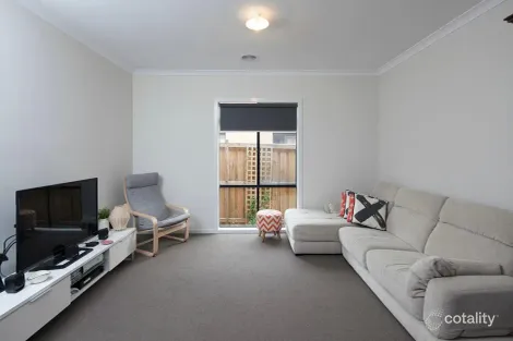 Property photo of 5 Statham View Cranbourne West VIC 3977