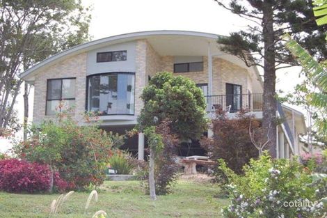 14 Pine Tree Dr, Lake Macdonald, QLD 4563