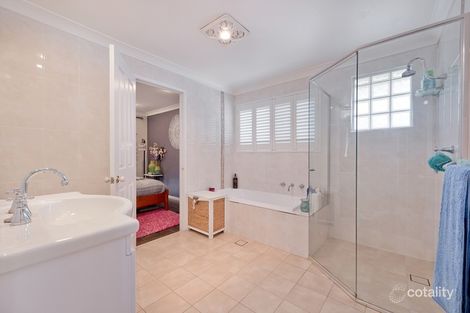 Property photo of 24 Chisholm Crescent Blaxland NSW 2774