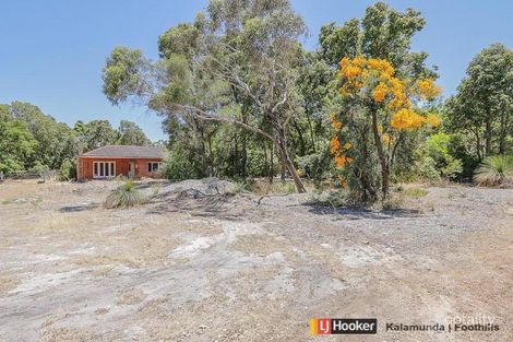 33 Lewis Rd, Wattle Grove, WA 6107
