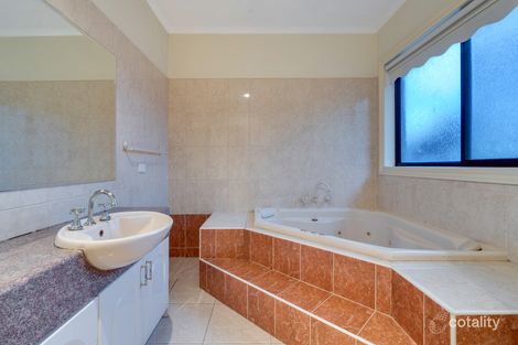 Property photo of 9 Cambridge Crescent Roxburgh Park VIC 3064