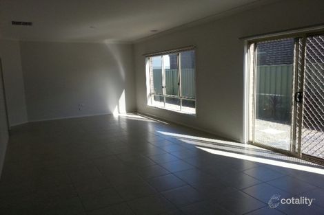 Property photo of 64 Dusseldorp Avenue Pakenham VIC 3810