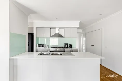 Property photo of 21 Showbridge Way Werribee VIC 3030