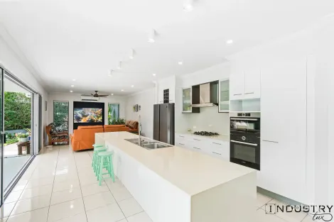 Property photo of 6 Bushlark Place Smithfield QLD 4878