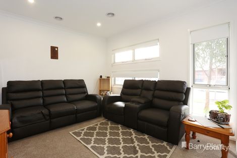 8 Acacia St, Officer, VIC 3809