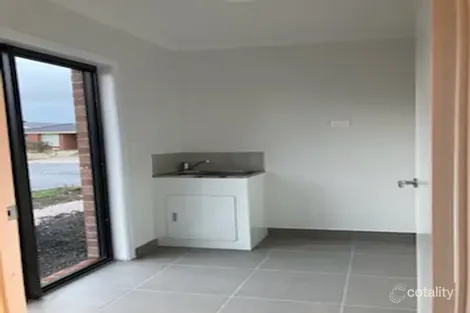 Property photo of 24 Hollington Drive Mickleham VIC 3064