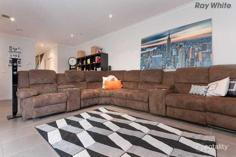 Property photo of 7 Murchison Place Caroline Springs VIC 3023