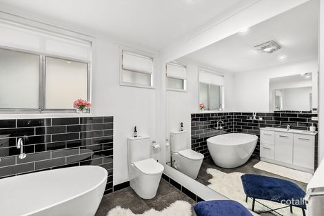 Property photo of 16 Clover Street Wendouree VIC 3355