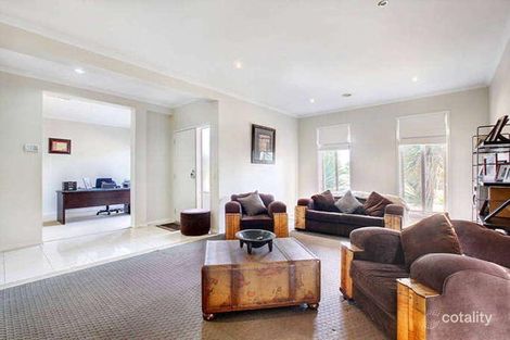 Property photo of 32 University Drive Taylors Hill VIC 3037