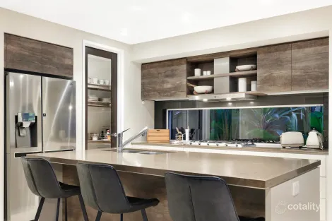 Property photo of 100 Emerald Drive Helensvale QLD 4212