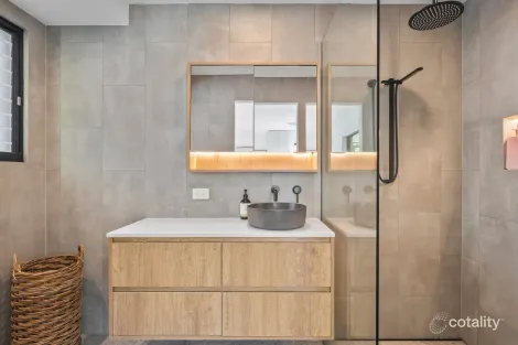 Property photo of 34 Whitian Drive Carrara QLD 4211