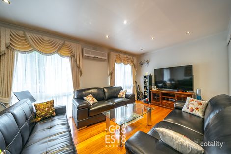 Property photo of 7 Whitestone Court Endeavour Hills VIC 3802