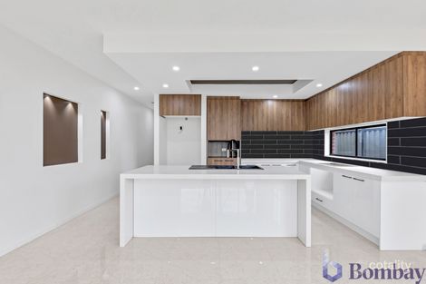 Property photo of 28 Angophora Crescent Craigieburn VIC 3064