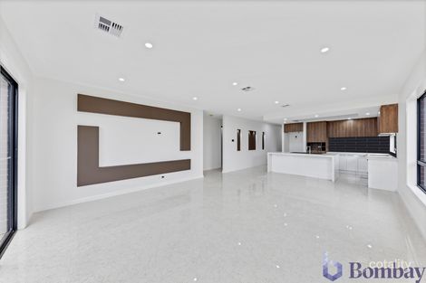 Property photo of 28 Angophora Crescent Craigieburn VIC 3064