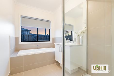 Property photo of 27 Parkgate Drive Clyde North VIC 3978