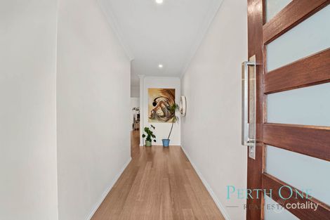 Property photo of 28 Clementine Boulevard Treeby WA 6164