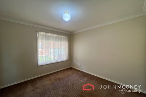 Property photo of 2/8 Honeysuckle Place Lake Albert NSW 2650