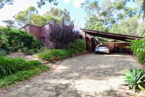 12 Wood Ct, Lesmurdie, WA 6076