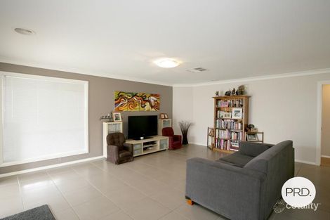 Property photo of 92 Mima Street Glenfield Park NSW 2650