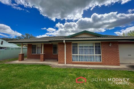 Property photo of 2/8 Honeysuckle Place Lake Albert NSW 2650