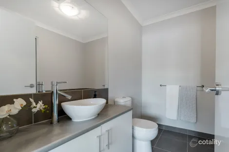 Property photo of 8/64 Escapade Boulevard Craigieburn VIC 3064