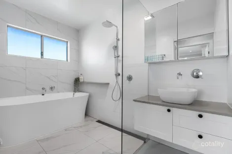 Property photo of 105 Randall Road Wynnum West QLD 4178