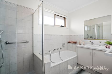 Property photo of 2/8 Crellin Crescent Watsonia VIC 3087