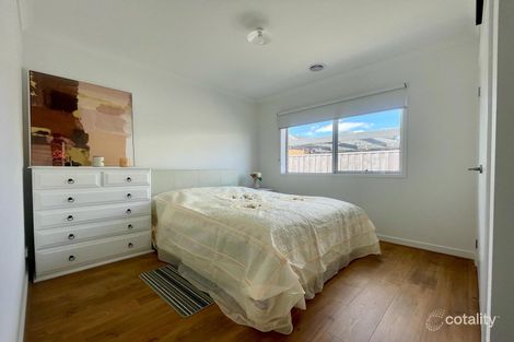 Property photo of 39 Meyer Crescent Clyde North VIC 3978