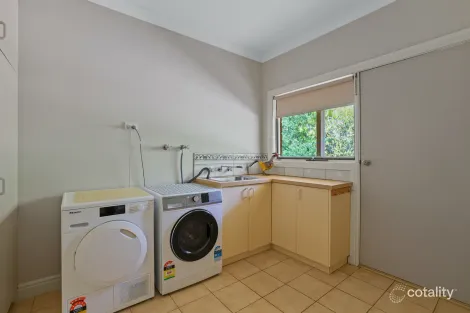 Property photo of 1 Surman Court Drouin VIC 3818