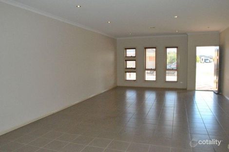 Property photo of 2/17 Horseshoe Circuit Truganina VIC 3029