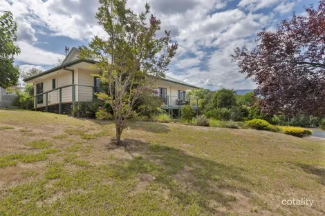 Property photo of 6 Charles Street Tawonga VIC 3697