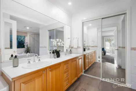 Property photo of 24 Shelly Crescent Beaumont Hills NSW 2155