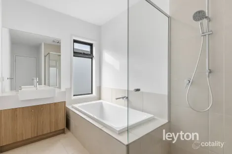 Property photo of 16 Drummond Circuit Springvale South VIC 3172