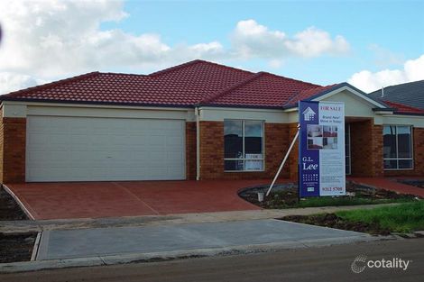 18 Dobell Cres, Caroline Springs, VIC 3023