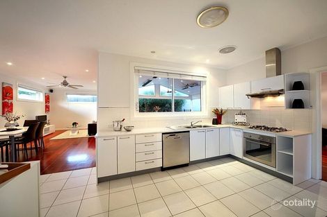 Property photo of 18 Greenview Court Bentleigh East VIC 3165
